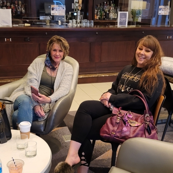 Welcome to my closet - Picture 4 of 7